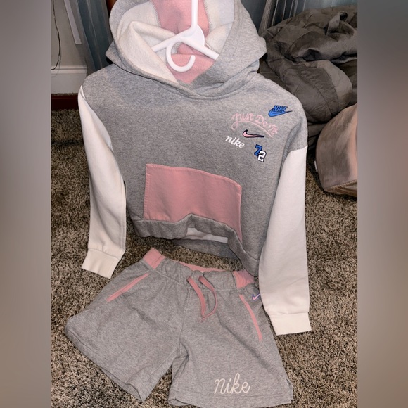 Nike girls Hoodie and shorts matching outfit, Size Large - Picture 9 of 16